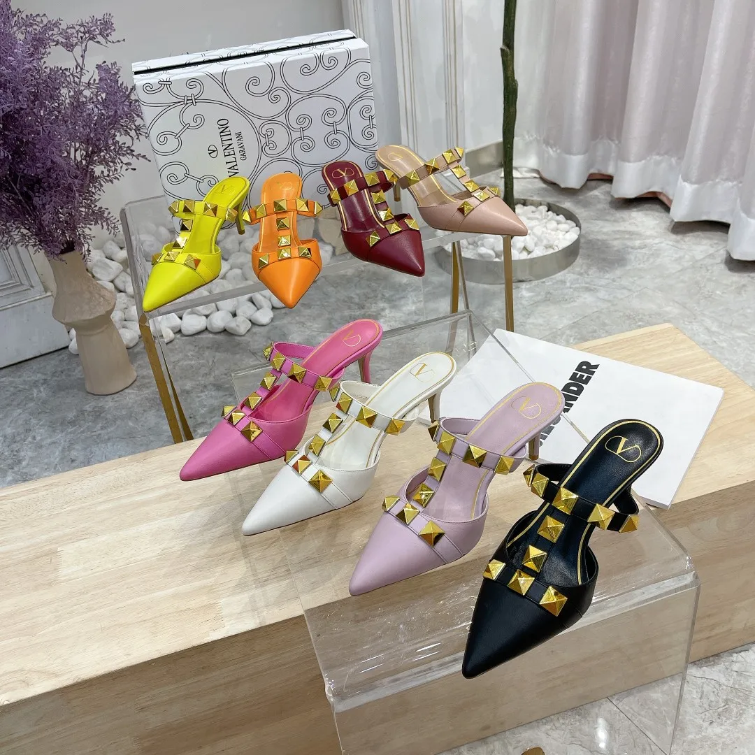 👟👟Ex-factory price 380👟👟 Genuine leather sole +40 Valentino Valentino spring and summer new rivet shoes are new☑️ —————————————— The latest golden big rivet elements are full of high-end sense! Extremely fashionable Heel height: 6.5cm Upper: Matt sheepskin Lining: Sheepskin lining Outsole: Italian genuine leather outsole, rubber sole optional Color: Two styles and 8 colors available Code number: 34-41 (34 and 42 are customized and non-returnable) Rubber sole: Genuine leather sole +40